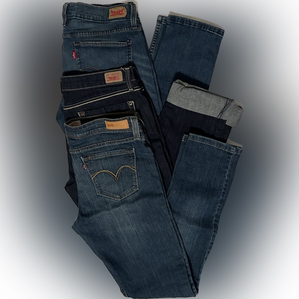 3 pack of Levi’s - all same sizes but different styles. May have been worn once!